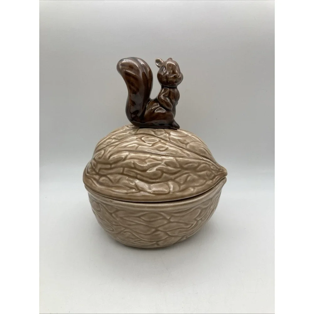 VTG SQUIRREL ON WALNUT CERAMIC DISH ARMBEE JAPAN 7.5